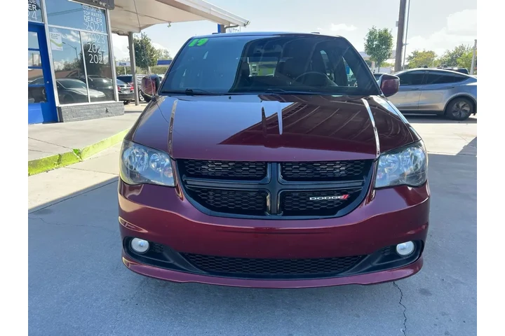 2019 Grand Caravan SXT image 2