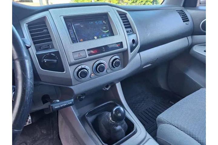 $9999 : 2005 Tacoma V6 image 10