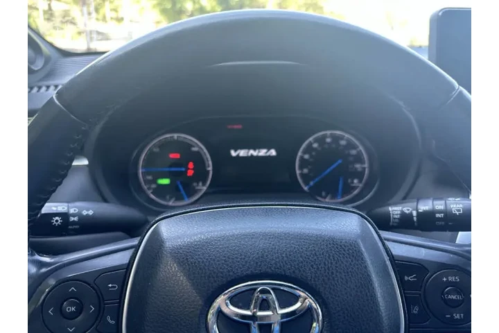 $24999 : 2021 Venza XLE image 10