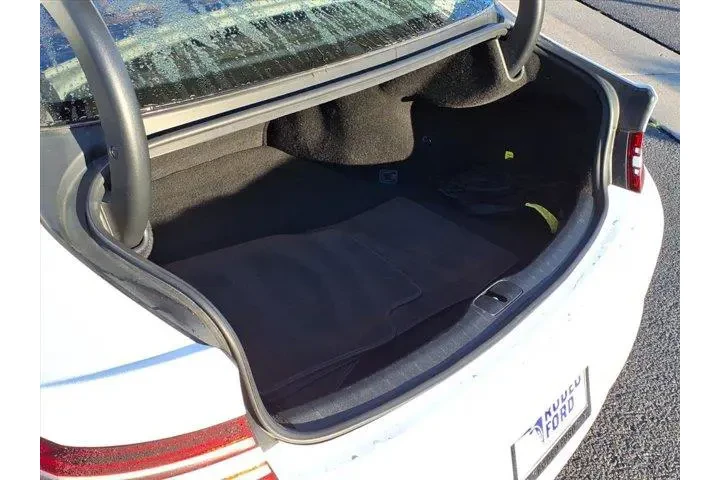 $27900 : Genesis G80 2023 AWD 2.5T 4d image 9