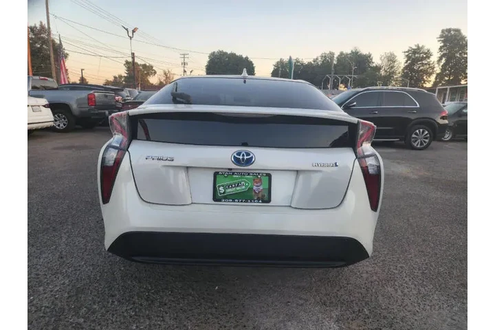 $16999 : 2016 Prius Two image 7
