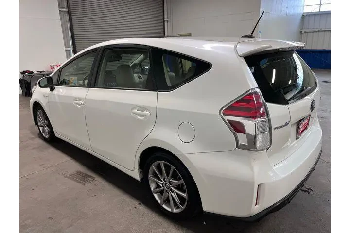 $15954 : Toyota Prius v 2015 image 5