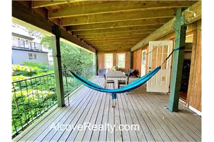 $3900 : Rental property with 3 bedro image 7