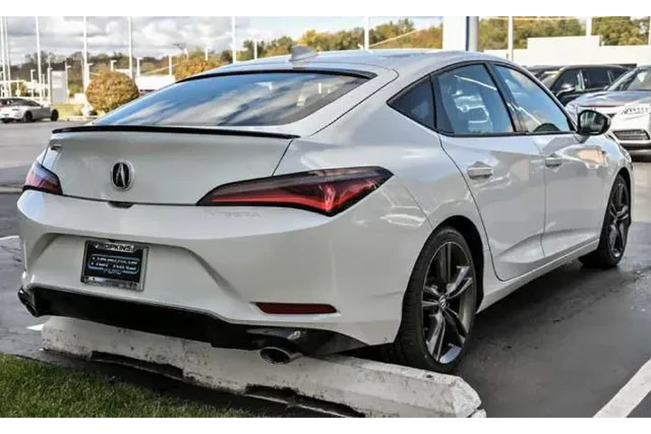 $23490 : Acura Integra 2023 4dr Liftb image 8