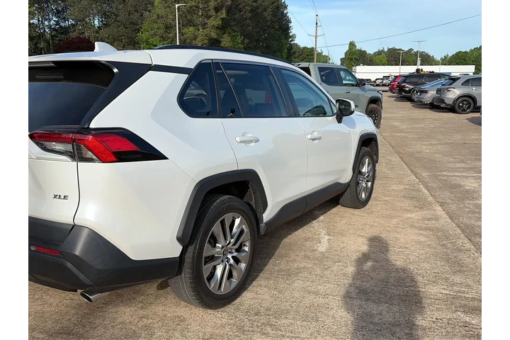 $30814 : Toyota RAV4 2023 XLE Premium image 2