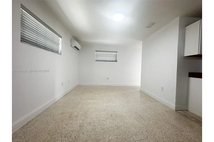 $1050 : Se Alquila Bueno Bonito Barato image 6