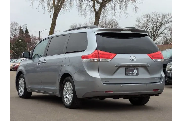 $15974 : 2014 Sienna XLE 7-Passenger A image 7