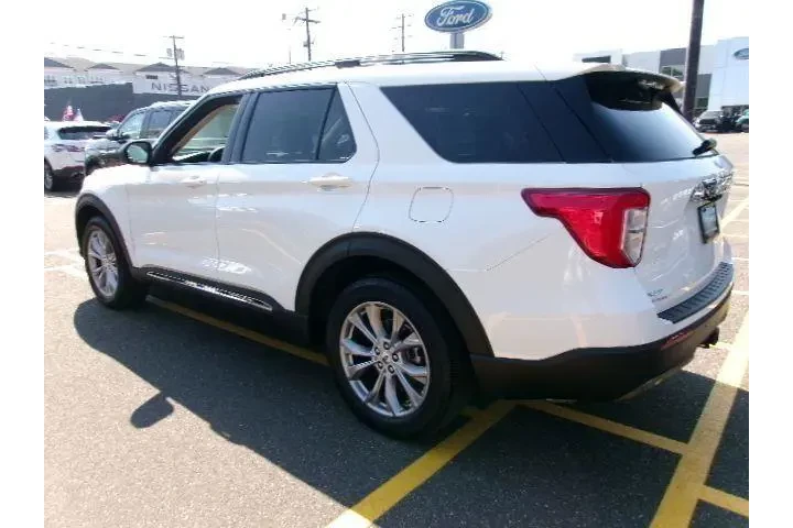 $34406 : Ford Explorer 2023 AWD XLT 4 image 6