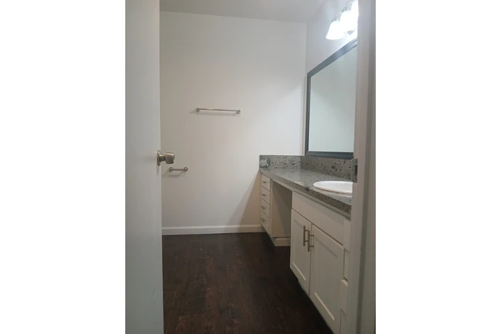 $1000 : Habitación 3rd/Vermont image 3