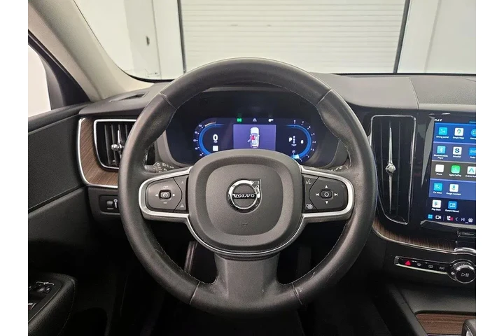 $26998 : Volvo XC60 2022 AWD B5 Momen image 10