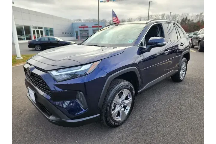 $29995 : Toyota RAV4 2023 AWD XLE 4dr image 3