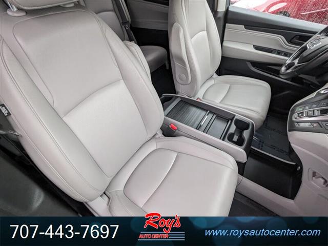 $31995 : 2018 Odyssey Touring Minivan image 10