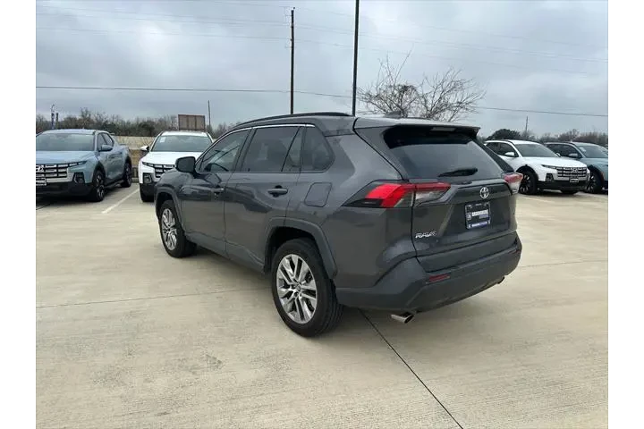 $20769 : Toyota RAV4 2019 XLE Premium image 7