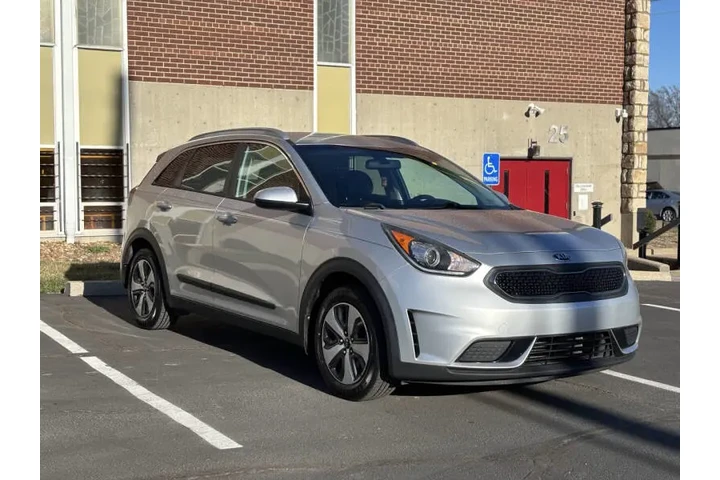 $7999 : 2017 Niro LX image 2