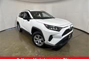 2021 RAV4 LE en Madison