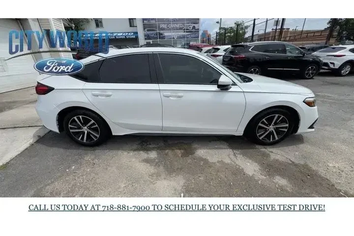 $21577 : Honda Civic 2023 LX 4dr Hatc image 6