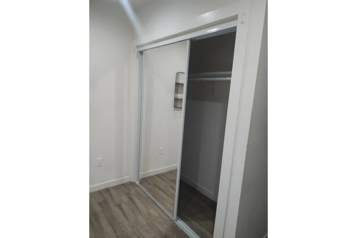 $750 : Cozy room for rent in Compton image 1