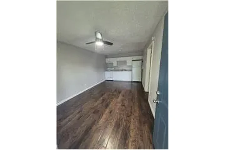 $675 : Rental property with 1 bedro image 3