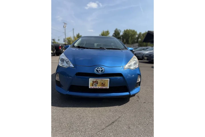 $8500 : 2012 Prius c Two image 4