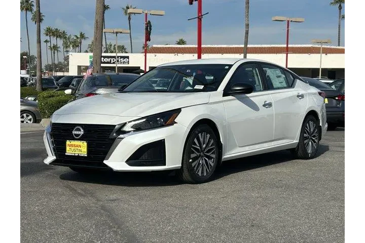 $27070 : Nissan Altima 2025 2.5 SV 4d image 1