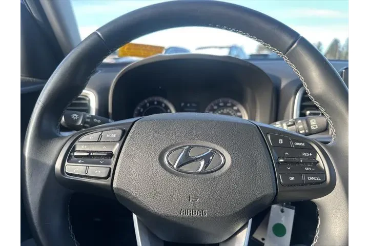 $18919 : Hyundai VENUE 2022 SEL 4dr C image 5