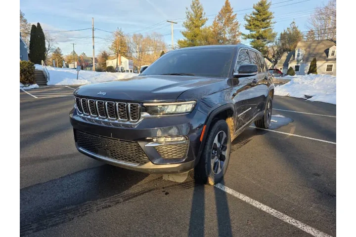 $33000 : 2024 Grand Cherokee 4xe image 3