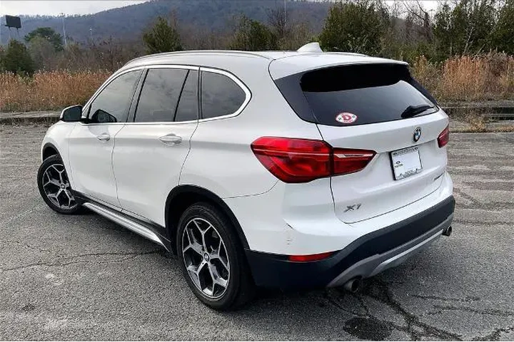 $14491 : BMW X1 2018 AWD xDrive28i 4d image 3