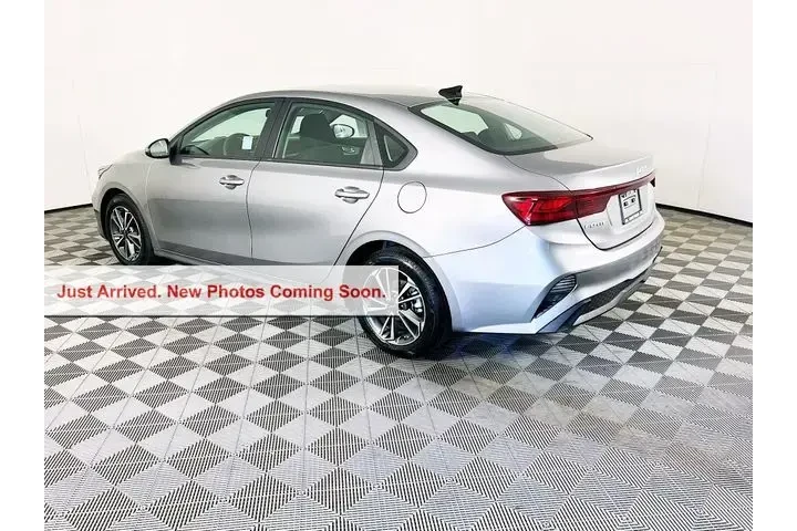 $18999 : Kia Forte 2023 LXS 4dr Sedan image 5