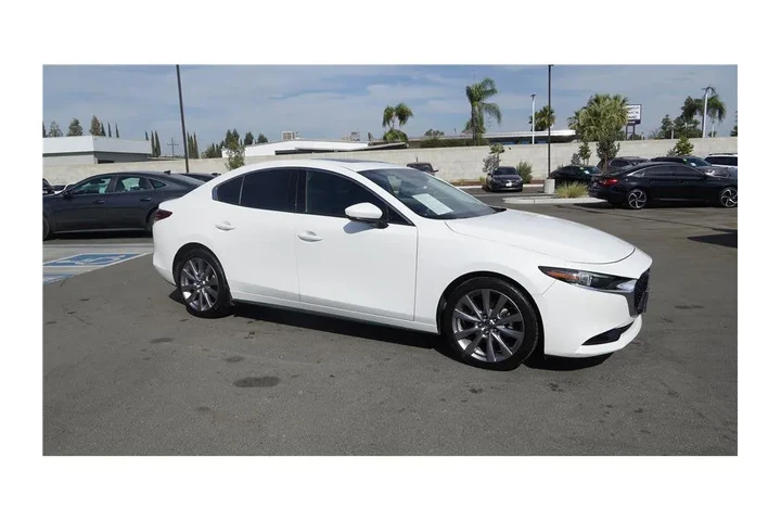 $18984 : 2019 3 Sedan w/Premium Pkg image 4