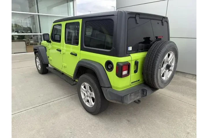 $27380 : Jeep Wrangler Unlimited 2021 image 4