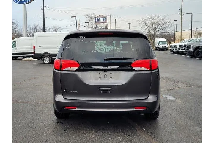 $25988 : Chrysler Voyager 2023 LX 4dr image 4