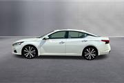 $19593 : 2020 Altima 2.0 Platinum thumbnail