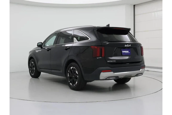 $27998 : Kia Sorento 2024 S 4dr SUV image 2