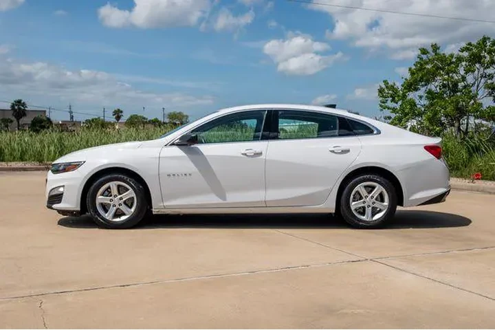 $19252 : Chevrolet Malibu 2023 LS 4dr image 3