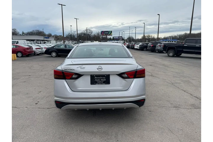 $7980 : 2020 Altima 2.5 S Sedan image 3