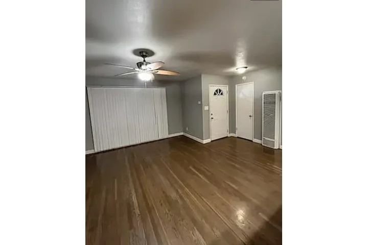 $1050 : Woodbridge Dr, Garden Grove CA image 1