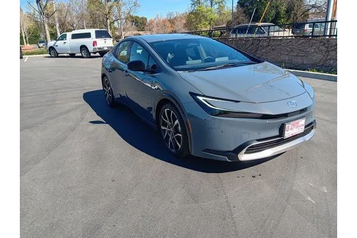 $34995 : Toyota Prius Plug-in Hybrid image 1