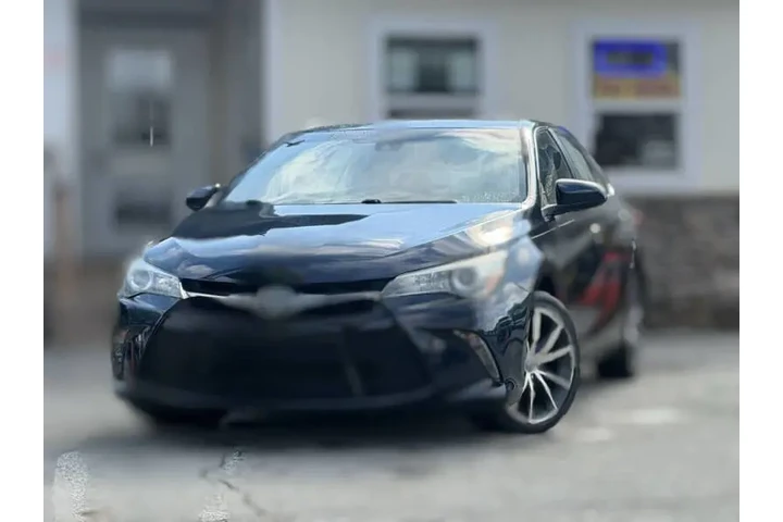 2017 Camry SE image 3