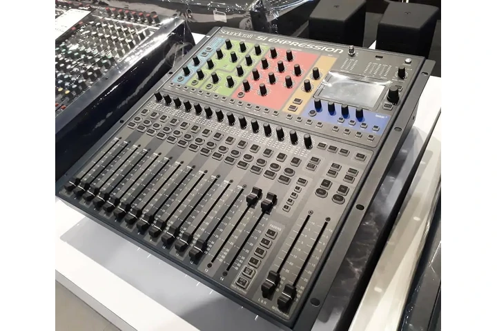 Mezcladores digitale, Interfaz image 1