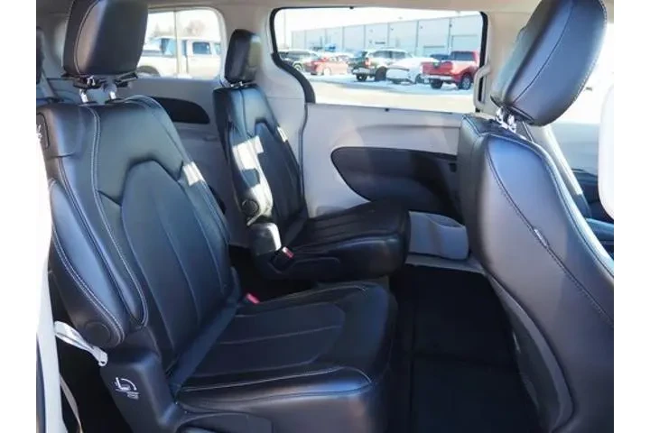 $31520 : Chrysler Pacifica 2024 Touri image 9