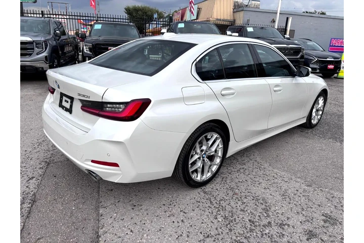 2025 BMW 3 Series 330i Sedan image 6