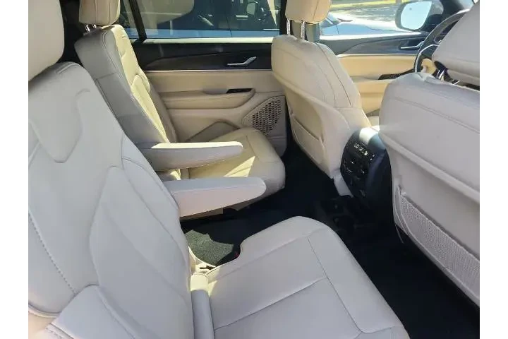 $30795 : Jeep Grand Cherokee L 2023 4 image 7