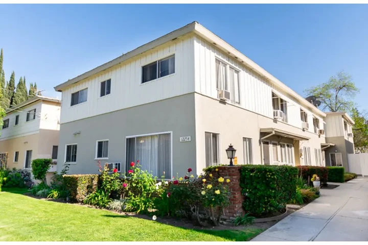 $2000 : 2 bed 2bath Apt in W Pico Blvd image 1