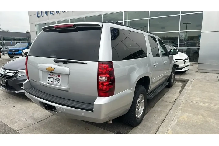 $17950 : Chevrolet Suburban 2014 4x4 image 2