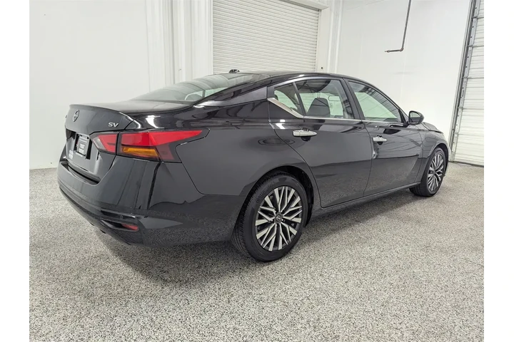 $21997 : Nissan Altima 2023 2.5 SV 4d image 3