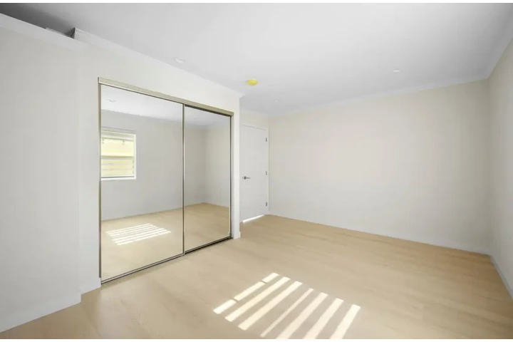 $2000 : 2 bedroom apartment in Carson image 8