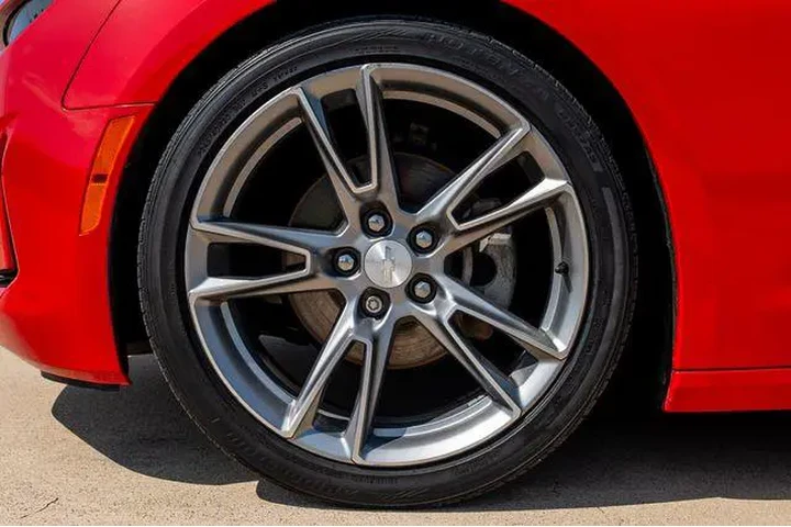 $18247 : Chevrolet Camaro 2020 LS 2dr image 3