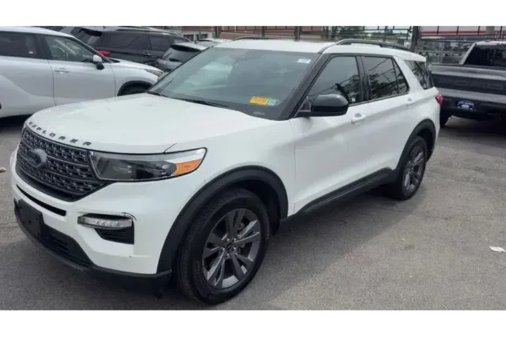 $30288 : Ford Explorer 2023 AWD XLT 4 image 1