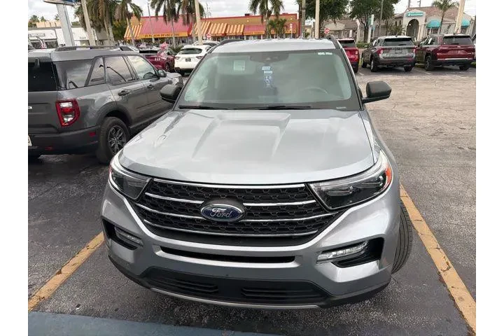 $26790 : Ford Explorer 2023 XLT 4dr S image 2