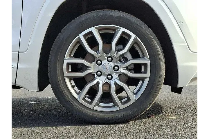 $28521 : GMC Terrain 2023 AWD Denali image 8